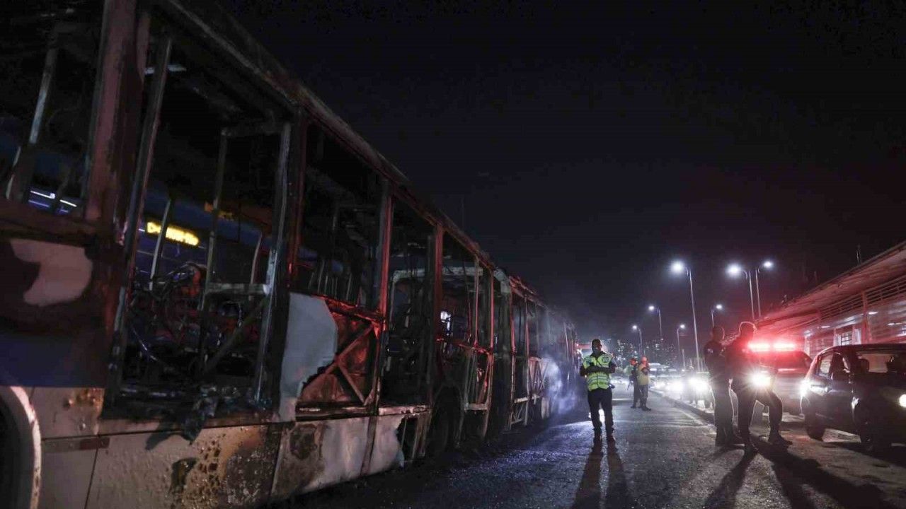 Brezilya'daki liderleri öldürülen çete 40'dan fazla aracı ateşe verdi -  Yozgat Medya | Yozgat Haberleri - Son Dakika Haberleri