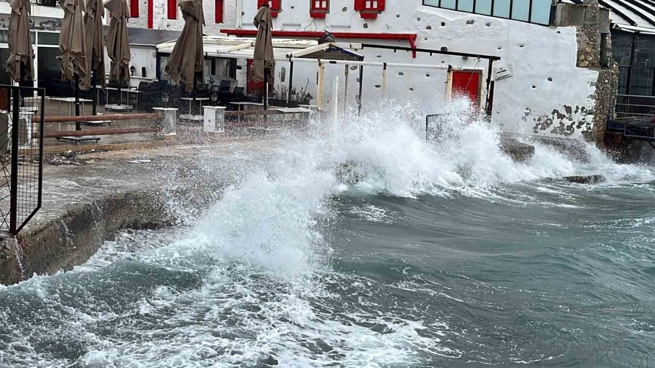 Bodrum’da feribot seferlerine fırtına engeli