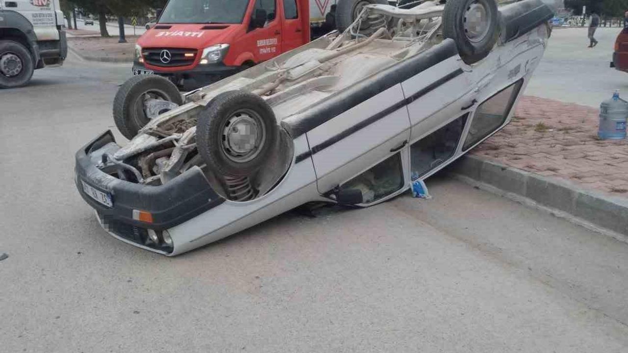 Burdur’da kamyon ile çarpışan otomobil takla attı: 1 yaralı