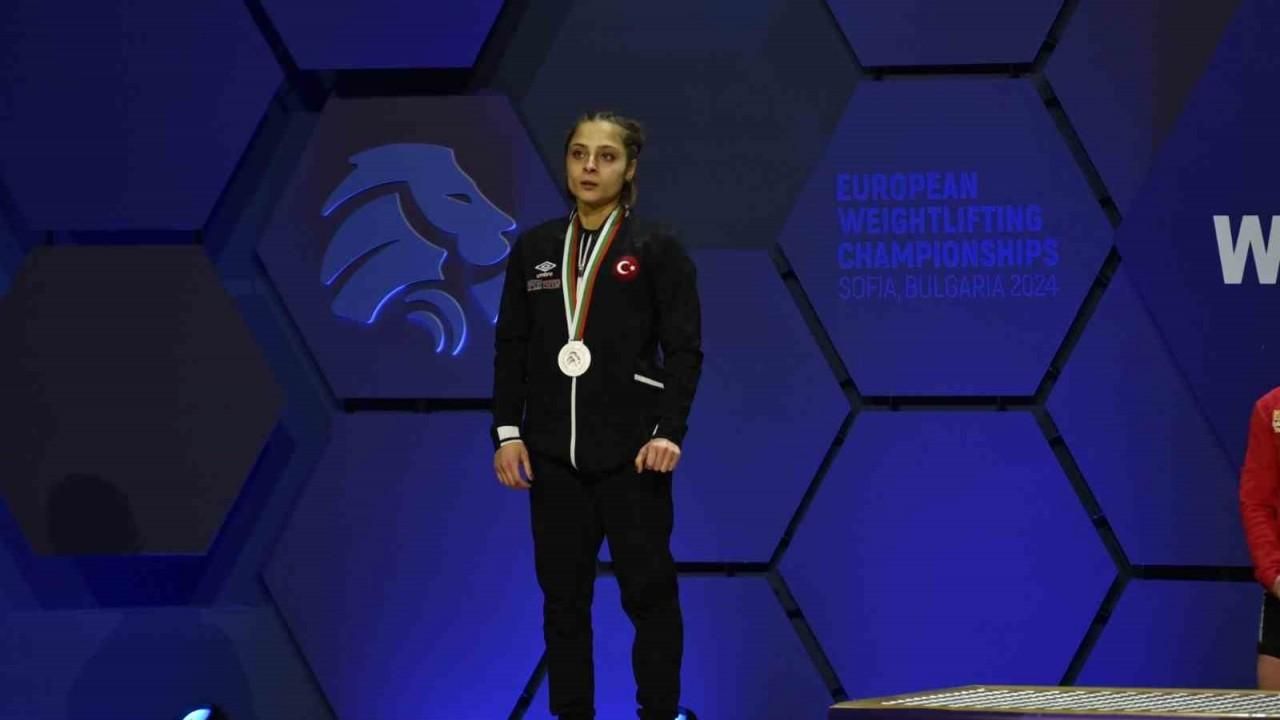 Duygu Alıcı’dan, Avrupa Halter Şampiyonası’nda gümüş madalya
