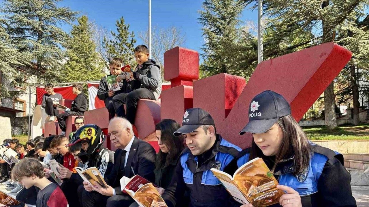 Bilecik’te emniyet mensupları kitap okudu