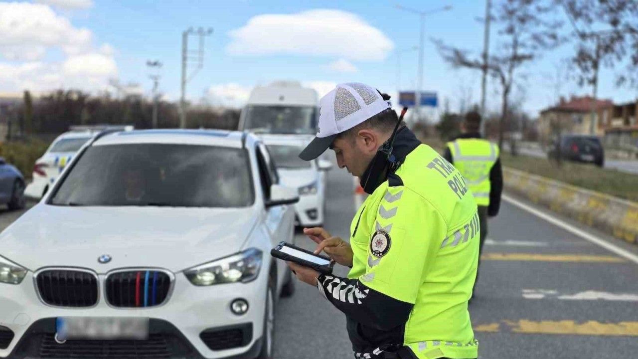 Bitlis’te trafik ekiplerinden tatil dönüşü denetimleri