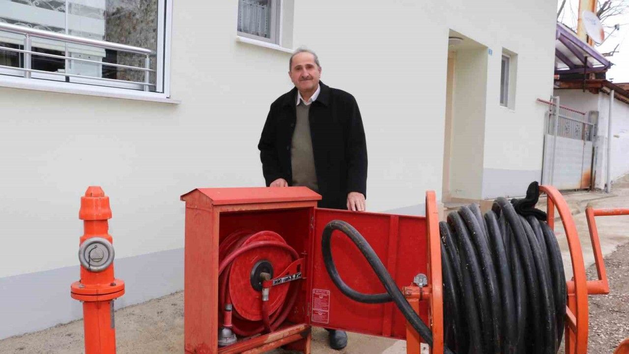 Bu köyde her sokakta yangın vanası var