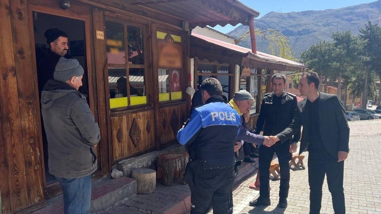 Kemaliye’de polis ekipleri vatandaşlar için sahada