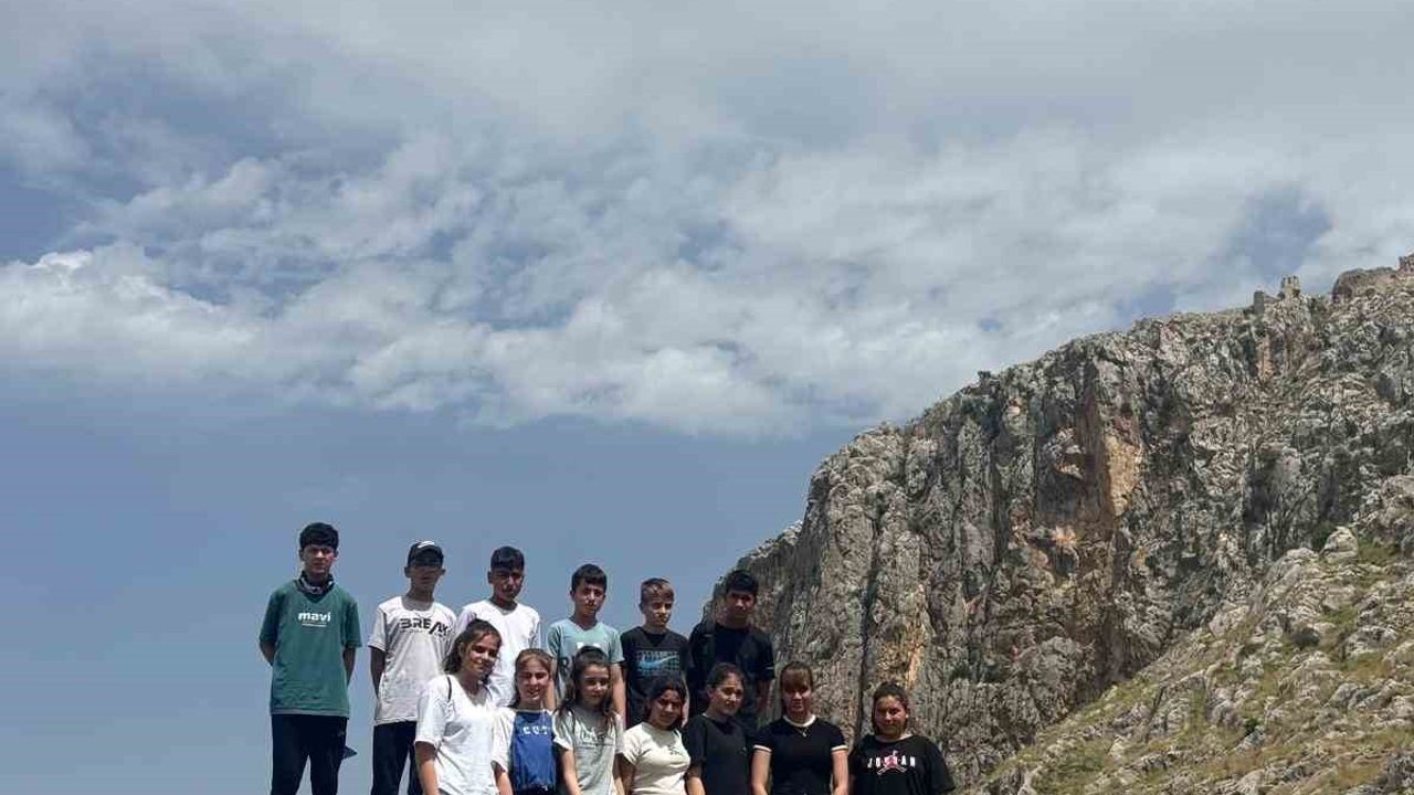 Kozanda çocuklar kent konseyi ile  tarihi yerleri öğreniyor