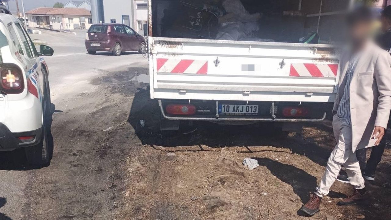 Manisa’da kamyonet kasasında 16 işçi taşıyan sürücüye ceza