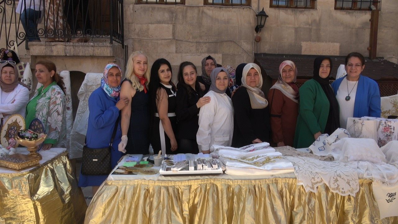 Kilis’te Hayat Boyu Öğrenme Haftası kapsamında düzenlenen sergi yoğun ilgi gördü