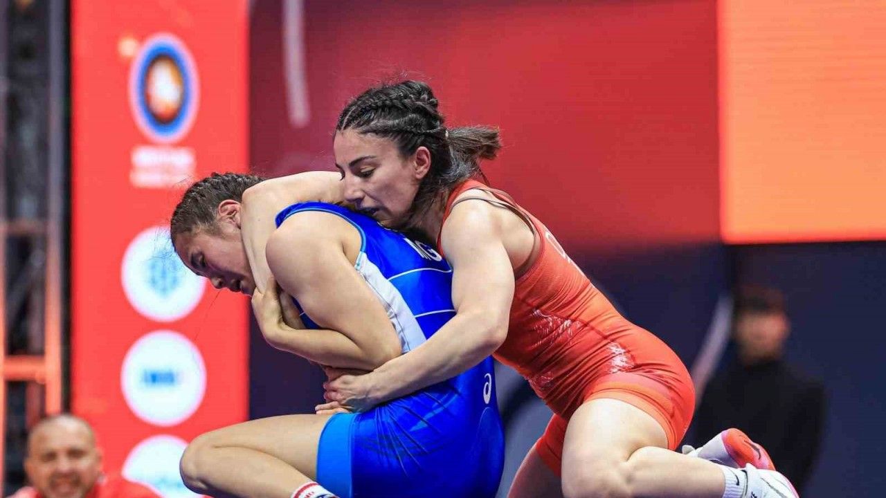 Moğolistan’da milli kadın güreşçilerden 1 gümüş ve 1 bronz