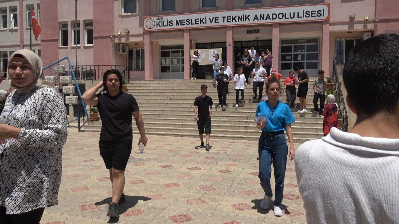 Kilis’te TYT sona erdi, adaylar sınav deneyimlerini paylaştı