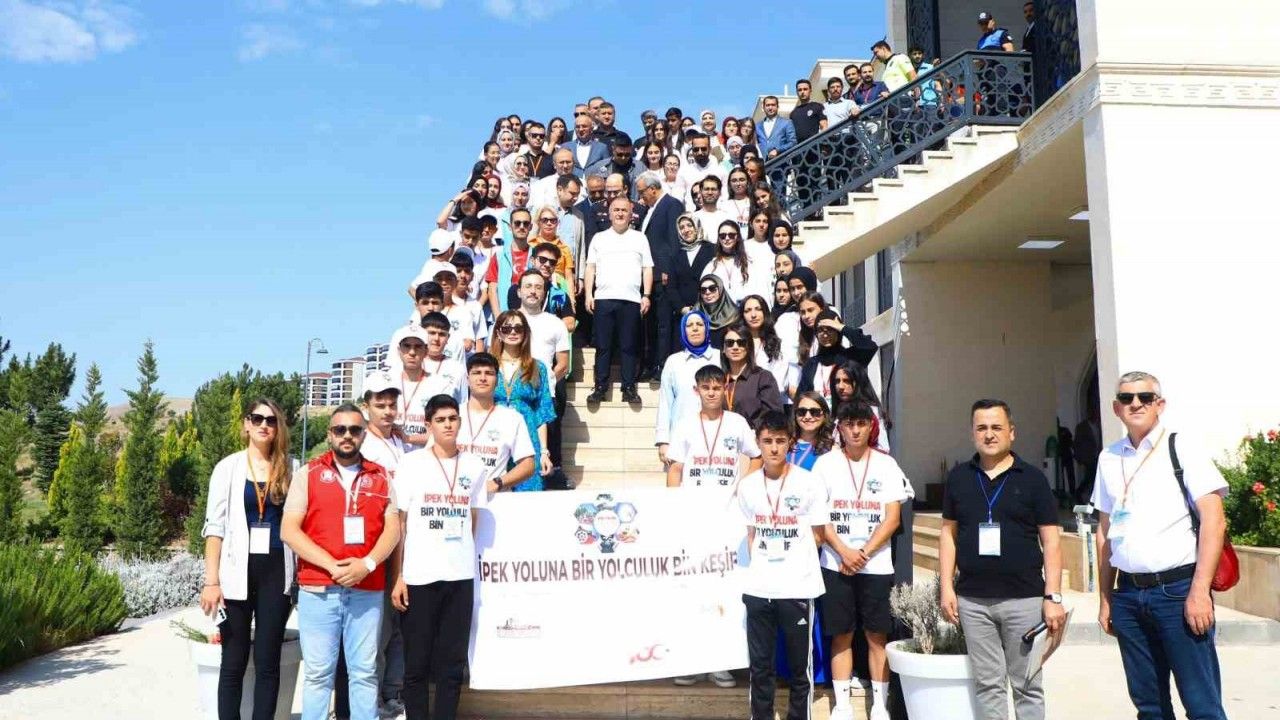 Vali Hatipoğlu, öğrencilerle bir araya geldi