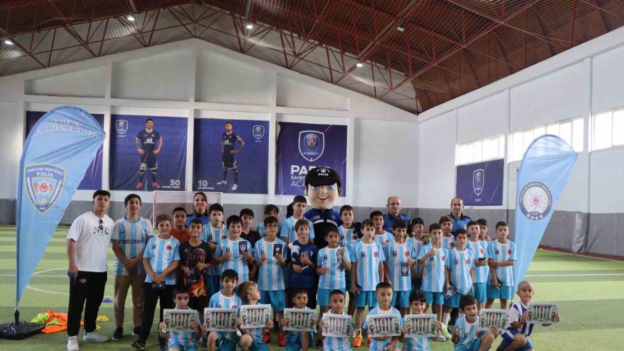 Polisten çocuklara seminer