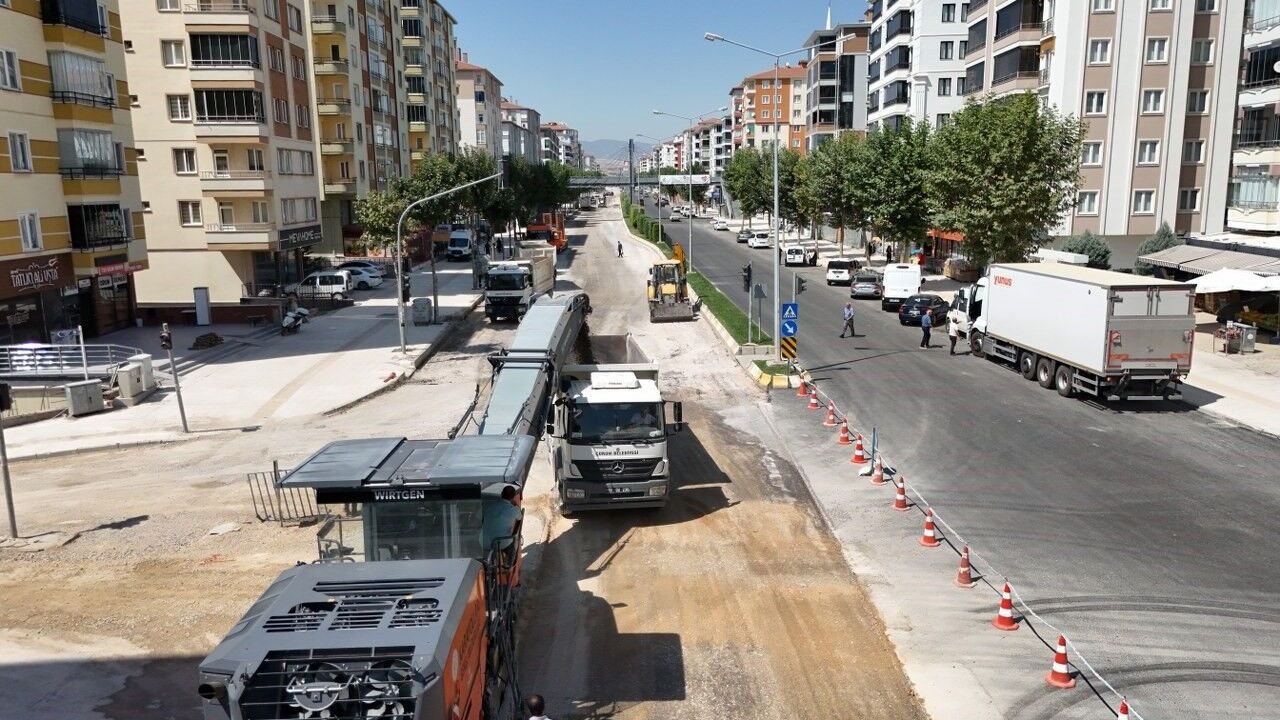 Çorum Belediyesi’nden şehir genelinde eş zamanlı asfalt atağı