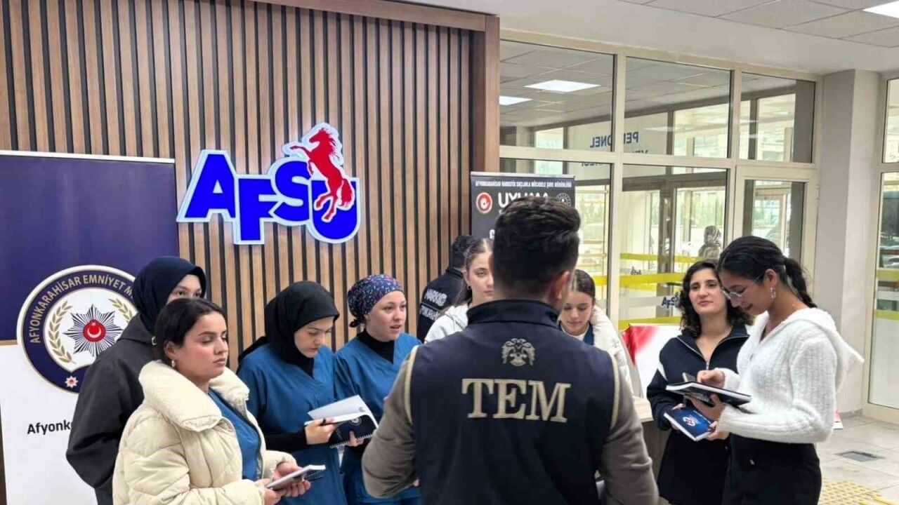 Polisten 17 bin üniversite öğrencisine terörle ve uyuşturucuyla mücadele eğitimi