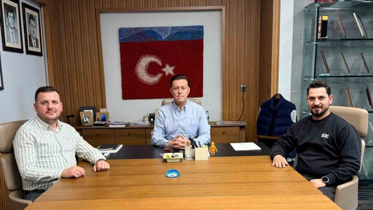 Milletvekili Hatipoğlu, görev süreleri tamamlayan ilçe başkanları ile buluştu