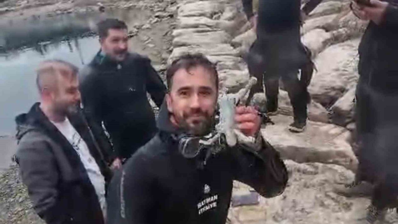 Malabadi Köprüsü'ndeki dalışta çok sayıda teknoloji ürünü bulundu