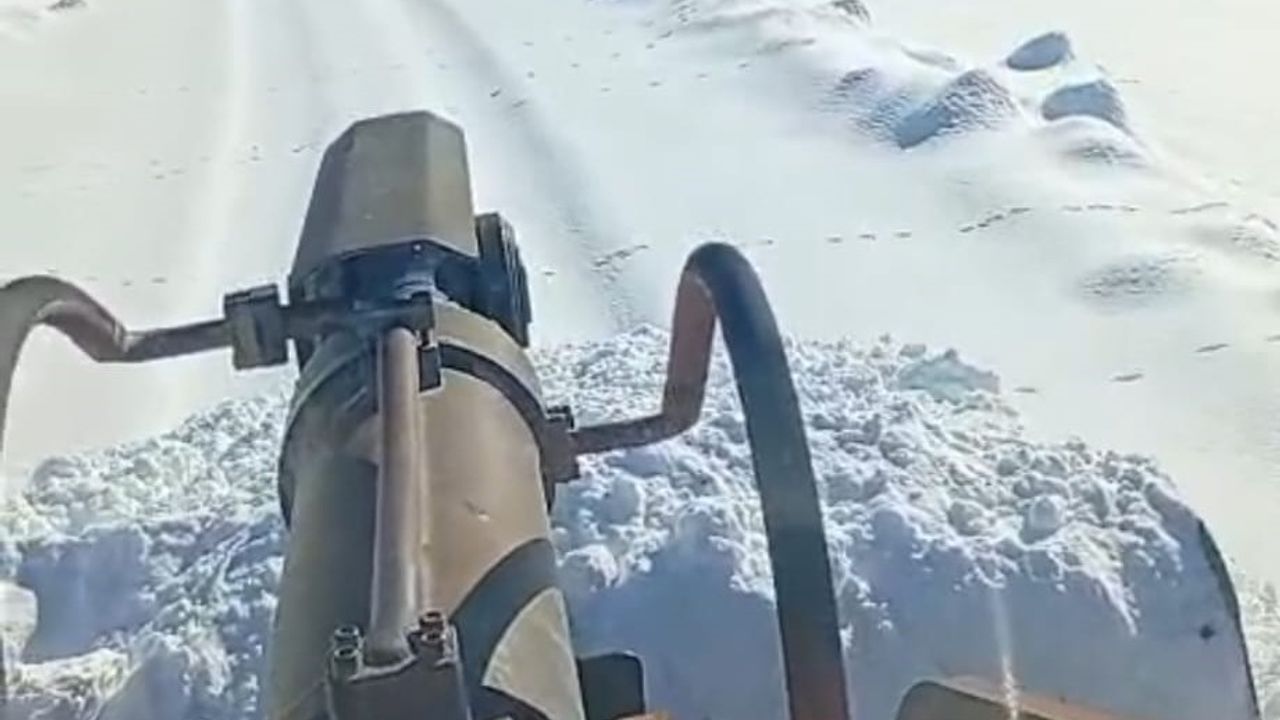Bitlis'te karla mücadele çalışmaları aralıksız devam ediyor