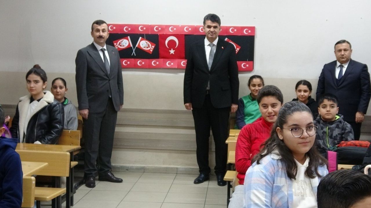 Kilis'te 2. dönemin ilk dersinin konusu 'Bayrak' oldu