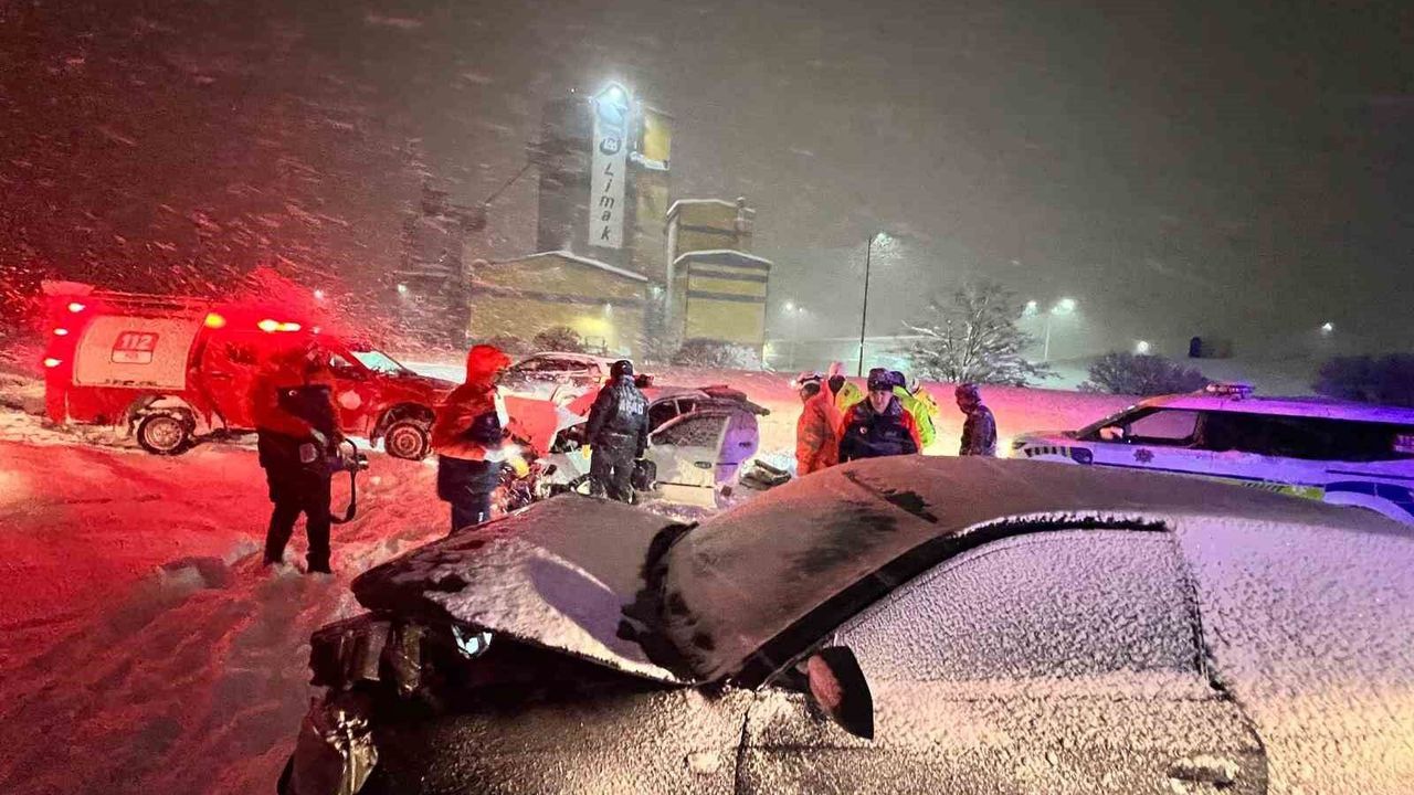 Bitlis'te trafik kazası: 2'si çocuk 7 kişi yaralandı