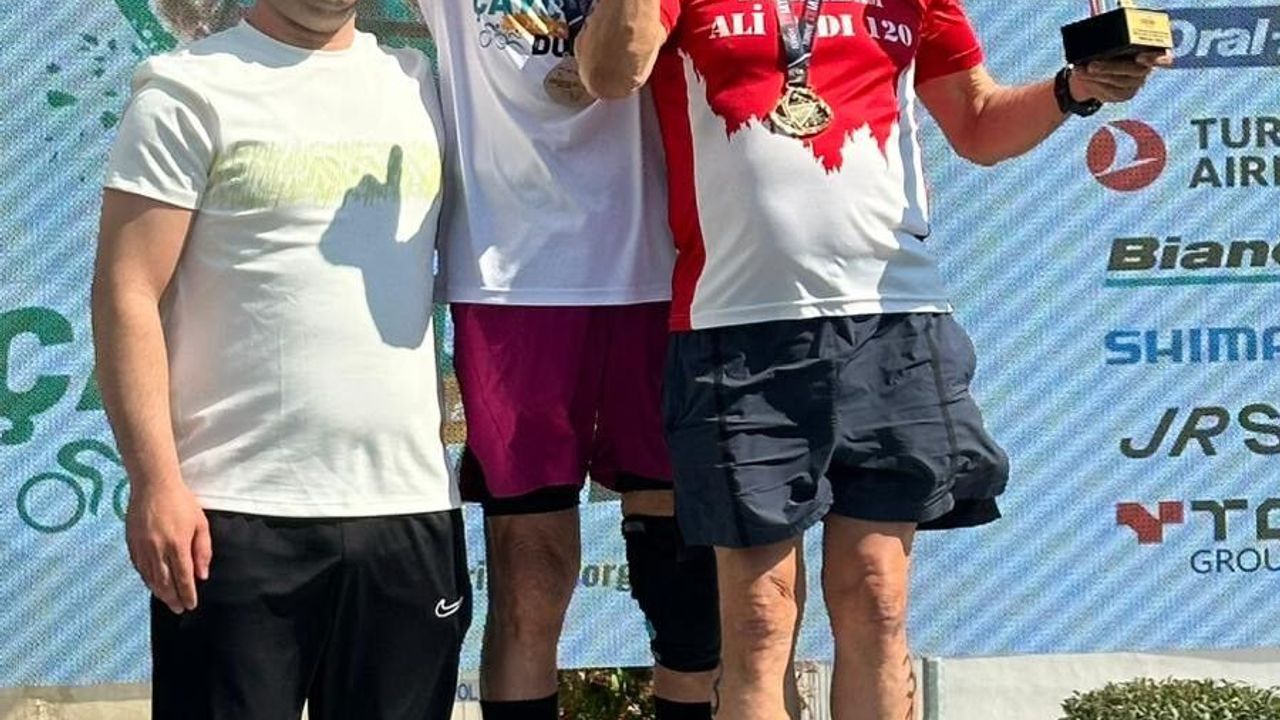 75 yaş üstü kategoride birinci olan milli sporcu Ali Bıdı Türkiye Kupası sahibi oldu