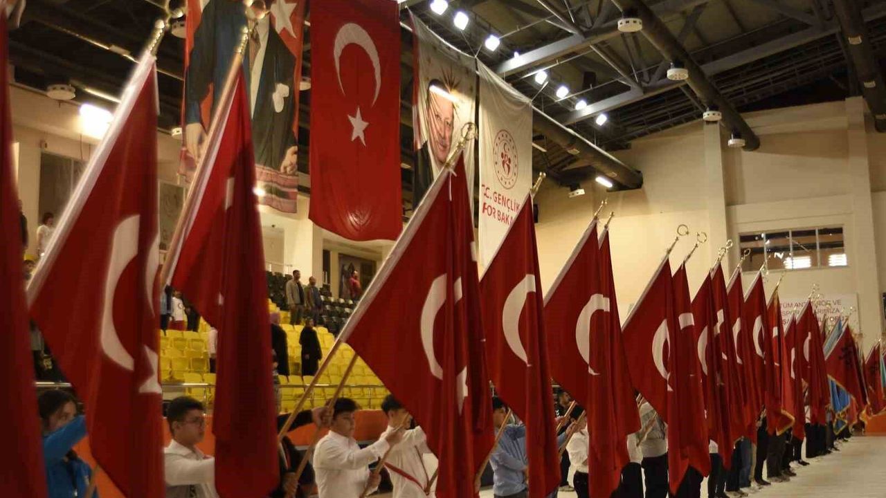 Bitlis'te 23 Nisan Ulusal Egemenlik ve Çocuk Bayramı kutlandı