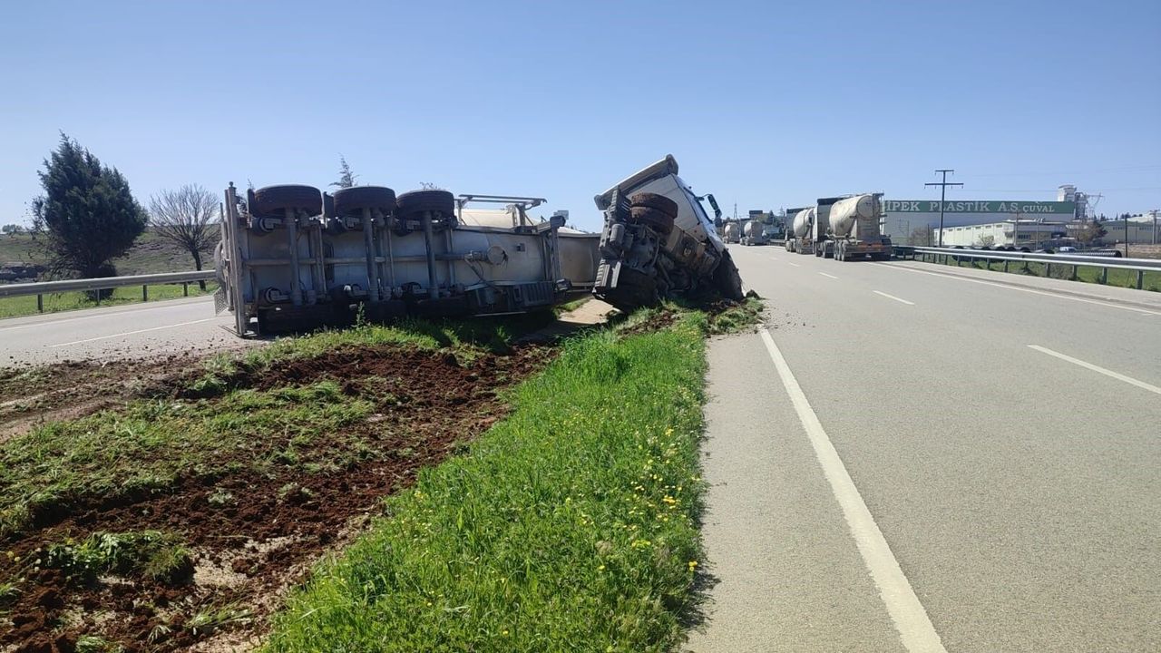 Kilis'te beton mikseri devrildi