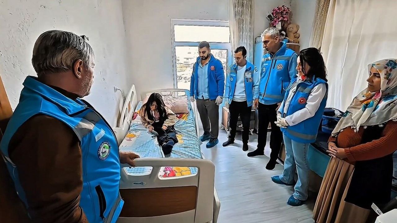 Yatağa bağımlı hastaya ortopedik yatak hediye edildi