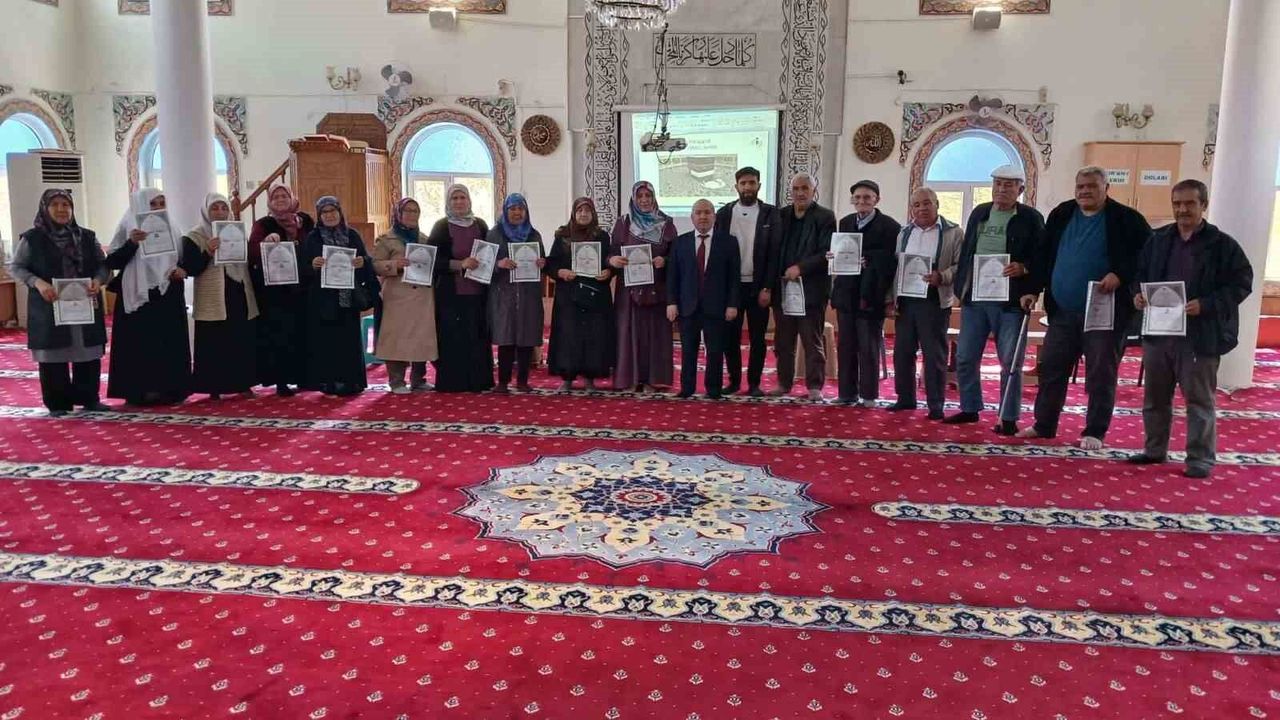 Yatağan'da kutsal topraklara gidecek hacı adayları için hac hazırlık semineri düzenlendi