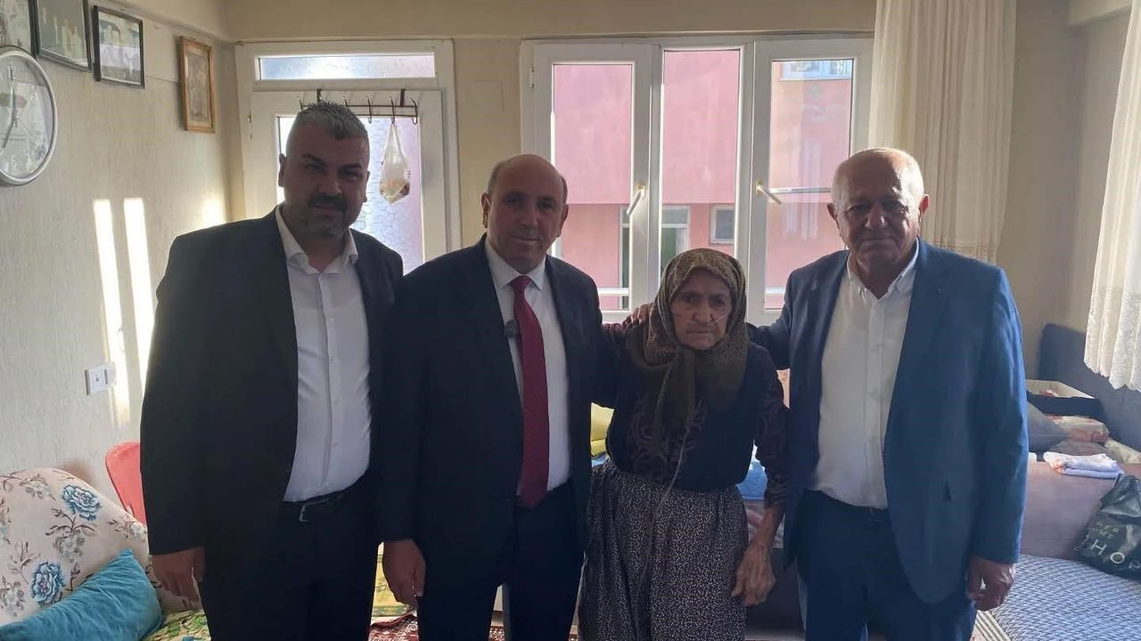 Başkan Akdeniz bayram namazını Afşar Mahallesi'nde kıldı