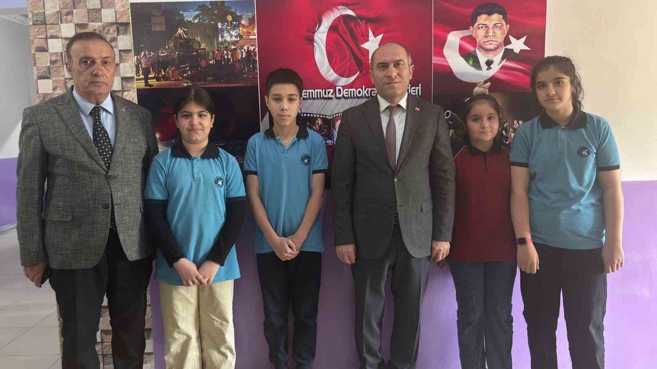 Bitlis'te kuş yavrusunu kurtarmaya çalışan öğrencilere anlamlı ödül