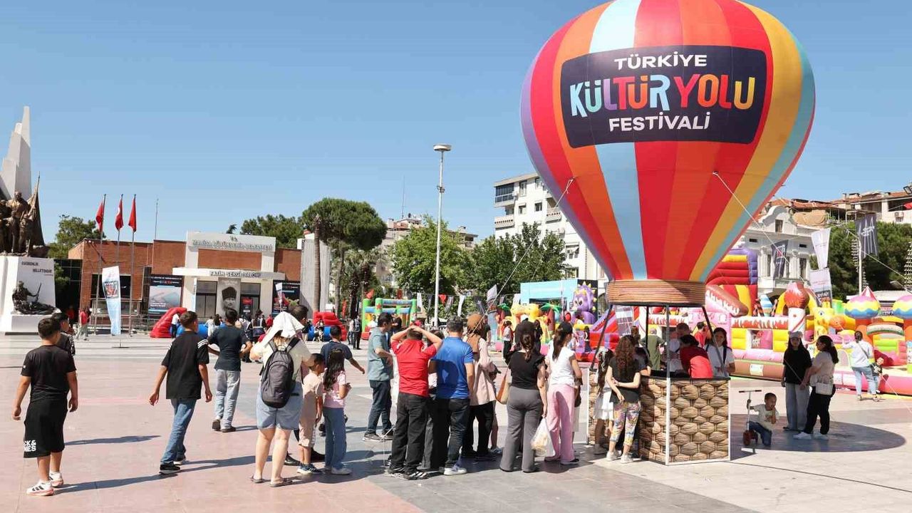 Kültür Yolu Festivali coşkusu Manisa'ya damga vurdu