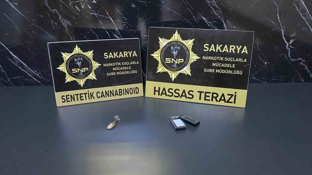 Sakarya'da polisten 'zehir evlerine' baskın: 17 gözaltı