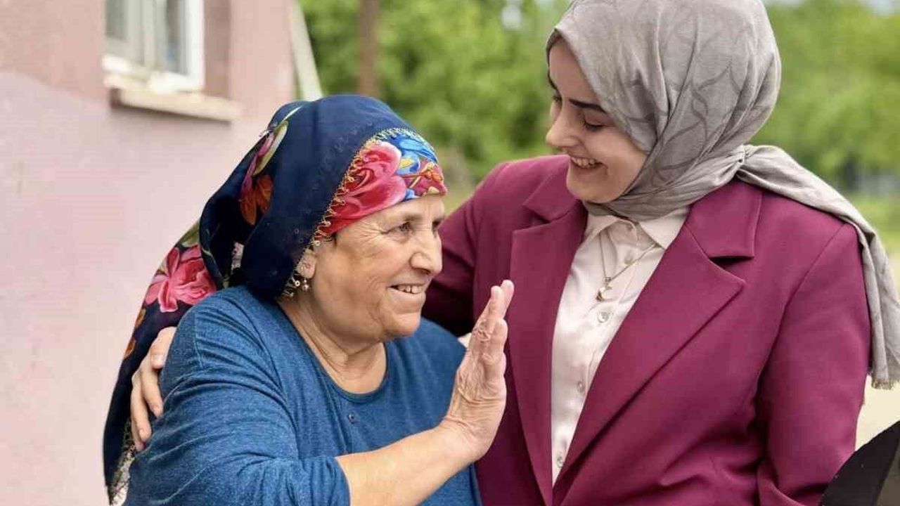 Sebahat teyzenin duası Kaymakam Kılıç'ı duygulandırdı