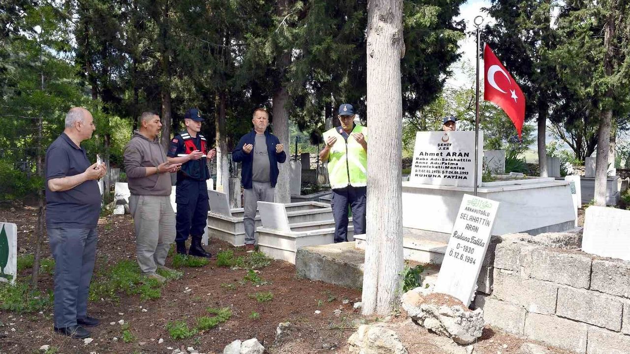 Şehit J.Er Ahmet Aran, kabri başında anıldı