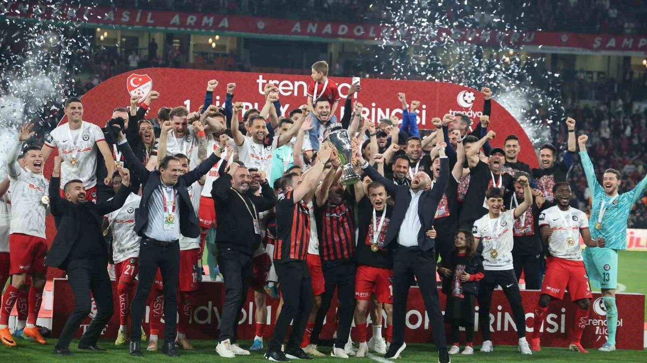 Trendyol 1. Lig play-off şampiyonu Çorum FK kupasına kavuştu