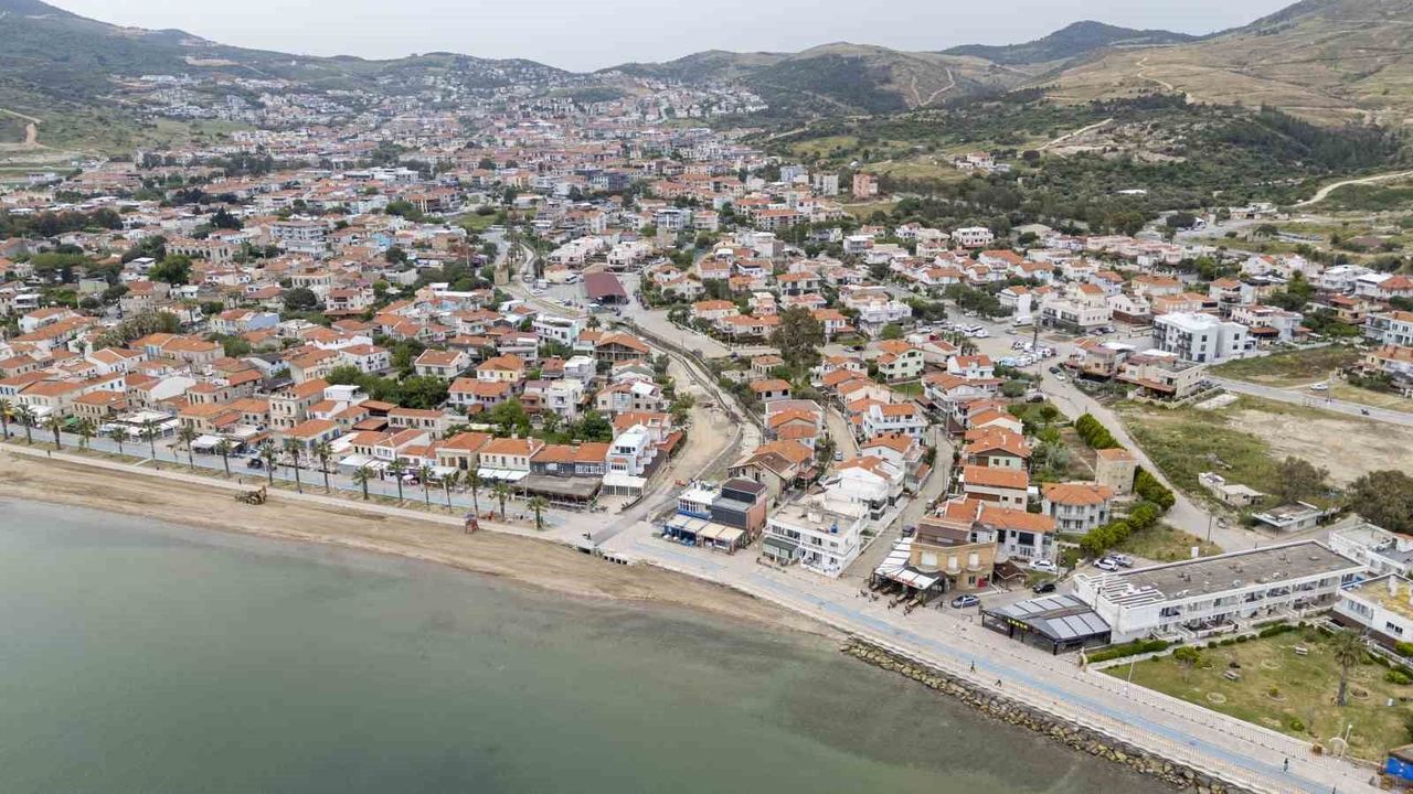 Yeni Foça'da tarihi dere yatağı güçlendiriliyor