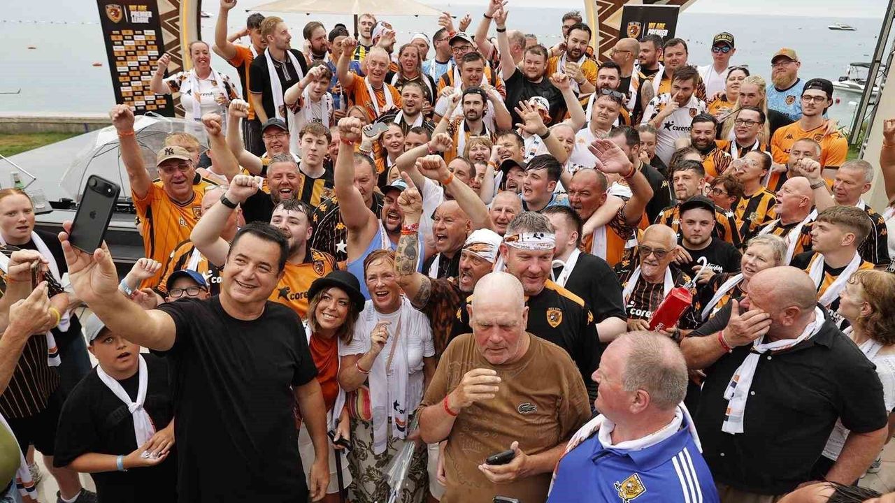 Acun Ilıcalı, Hull City taraftarlarıyla Antalya'da buluştu