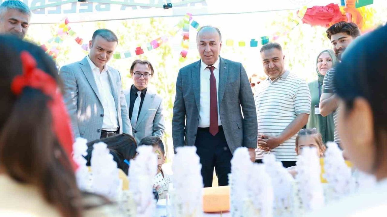 Alaca'da 'Ailemle Eğitim Yolculuğu' şenliği renkli karelere 