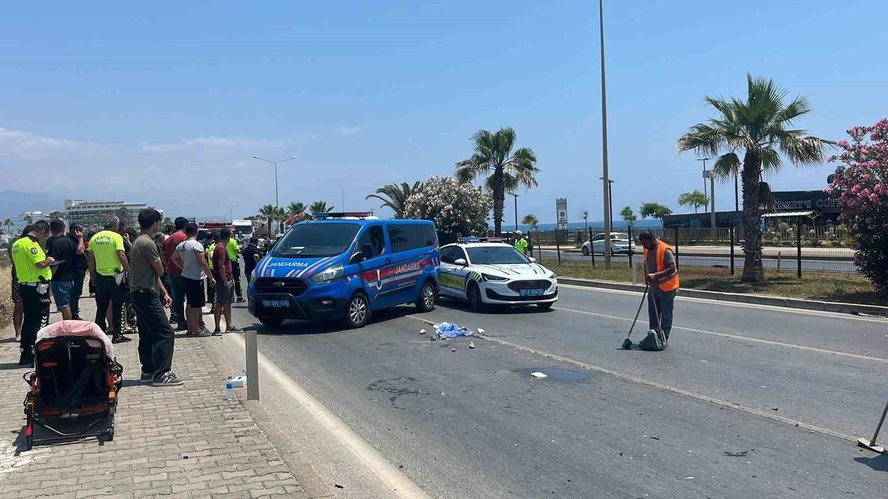 Alanya'da kamyonet ile çarpışan motosikletin genç sürücü hay
