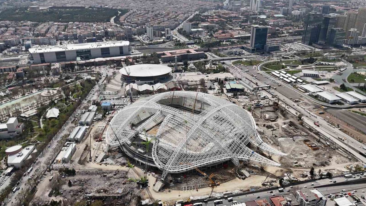 Ankara'nın yeni stadı için iki bakandan ortak paylaşım