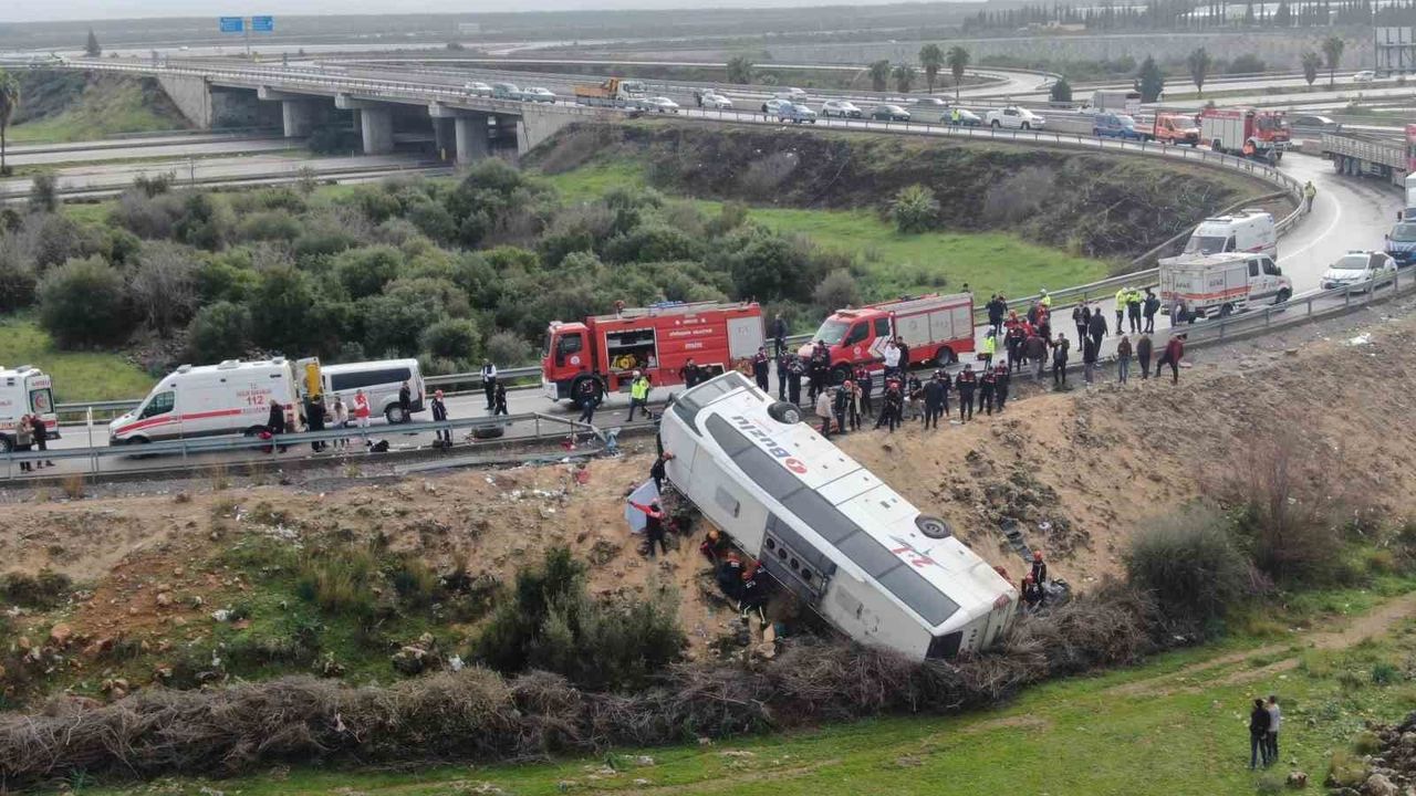 Antalya'da 10 kişinin hayatını kaybettiği otobüs kazasında b