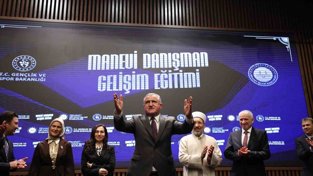 Bakan Bak Manevi Danışman Gelişim Eğitimi Programı'na katıld