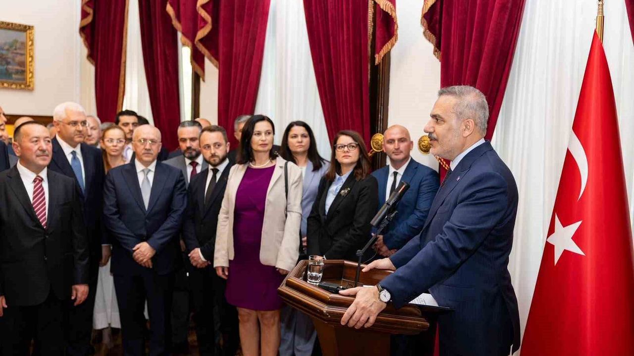 Bakan Fidan, Bulgaristan'daki Türk iş insanları ve siyasetçi