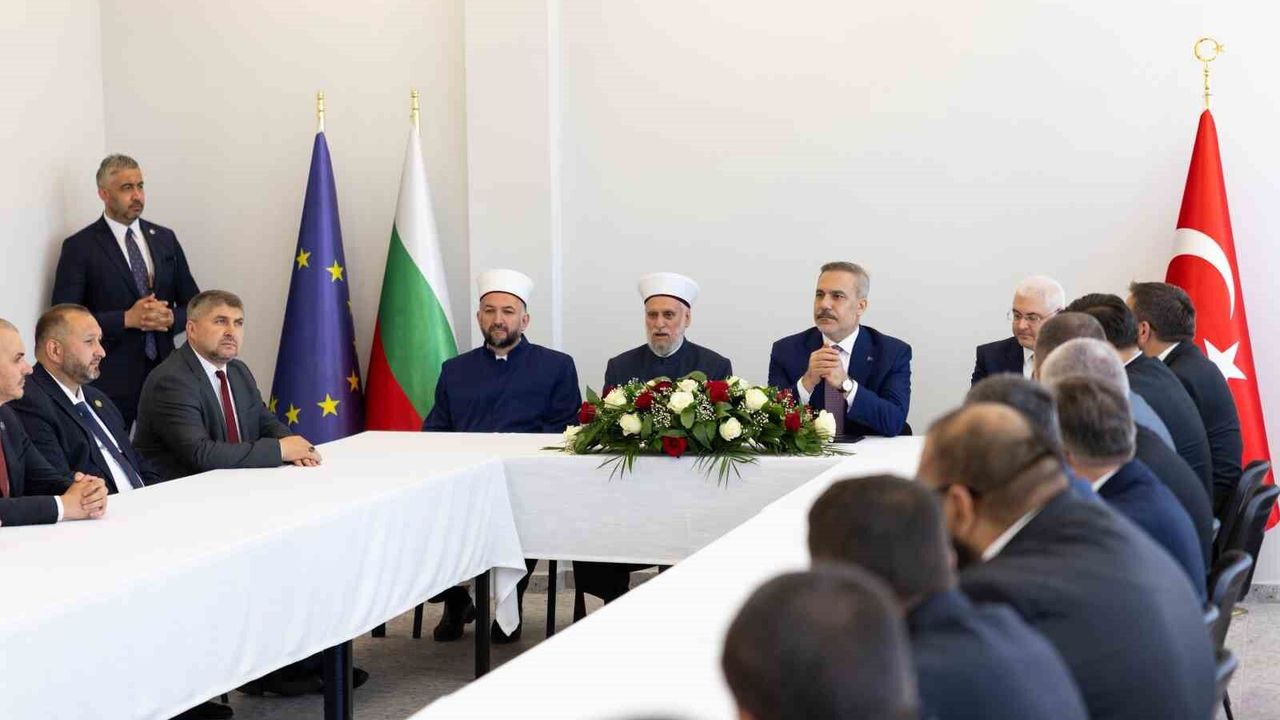 Bakan Fidan, Sofya Yüksek İslam Enstitüsü'nü ziyaret etti