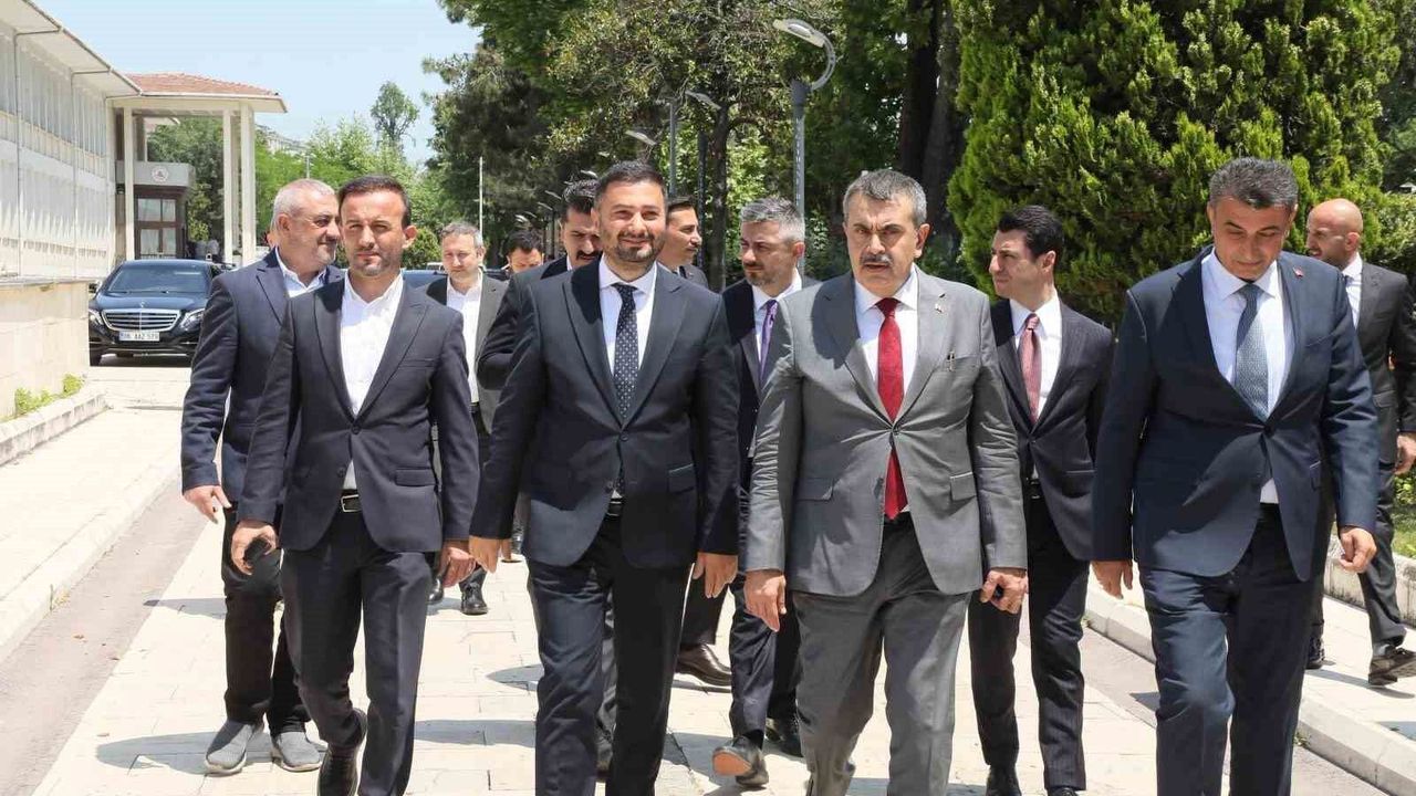 Bakan Tekin'den Kağıthane Belediyesi'ne ziyaret