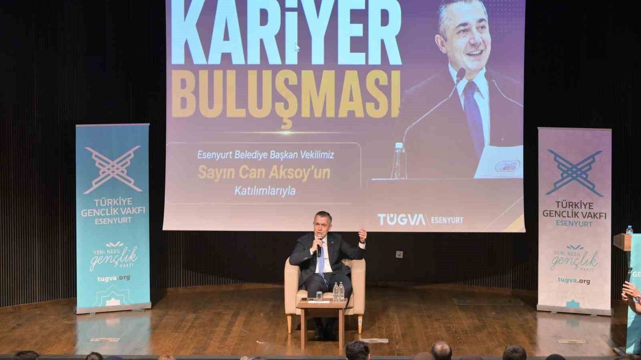 Başkan Vekili Can Aksoy, TÜGVA'nın kariyer buluşmasında genç