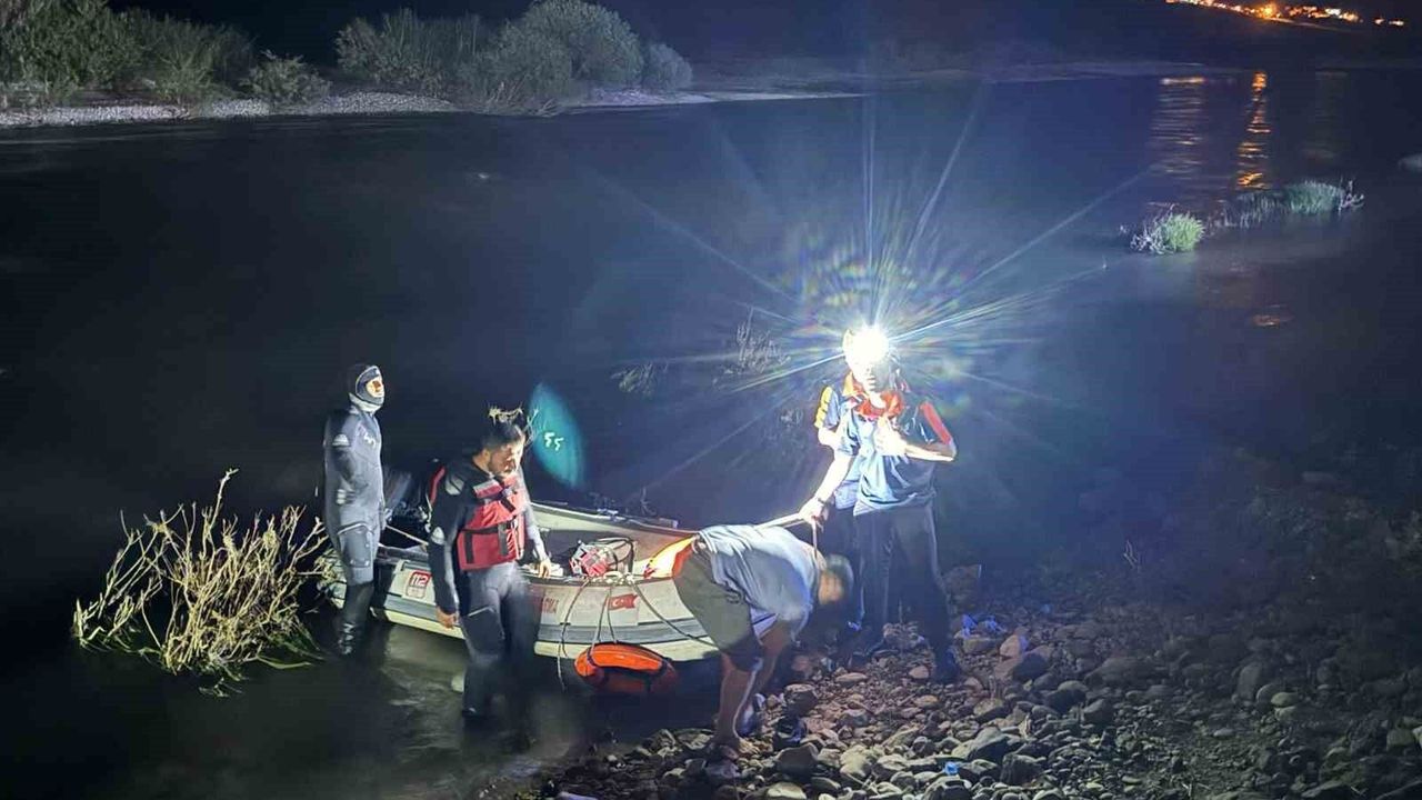 Batman'da Garzan Çayı'nda mahsur kalan piknikçiler kurtarıld