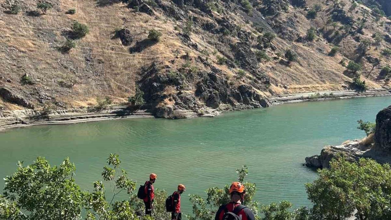 Bitlis'te derede kaybolan 13 yaşındaki çocuğu arama çalışmaları sürüyor