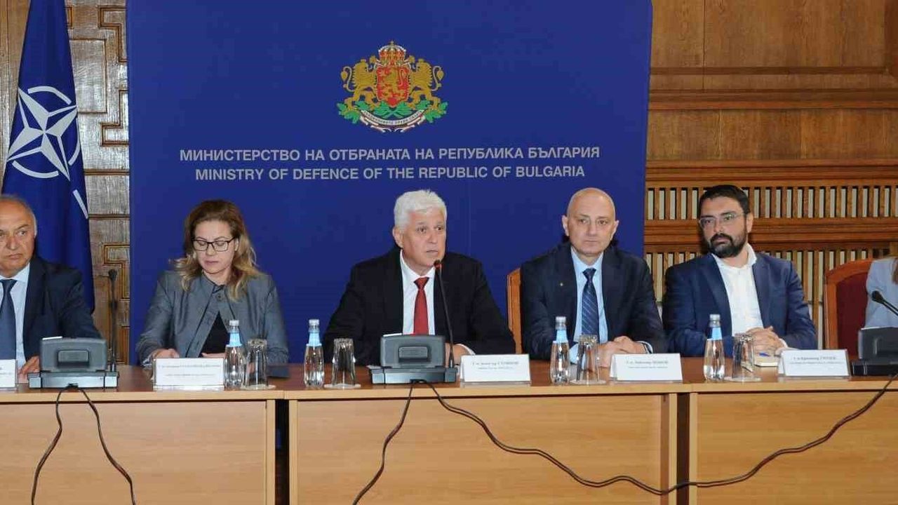 Bulgaristan Savunma Bakanı Stoyanov: 'Ukrayna ordusuna daha 
