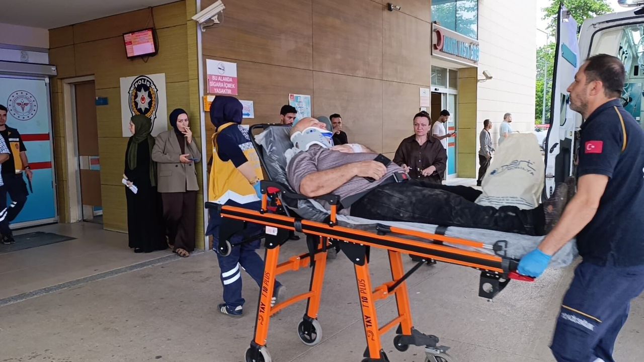Bursa'da devrilen kamyonun sürücüsü yaralandı
