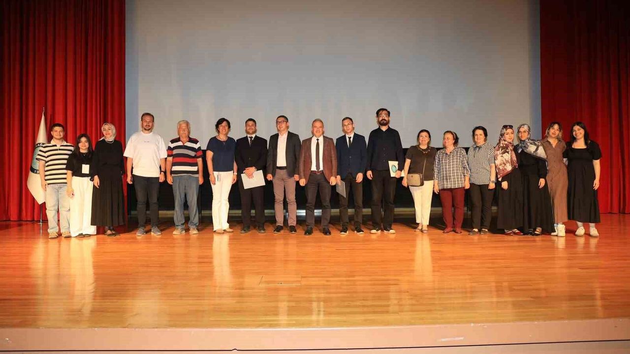 BUÜ'de 'Lâmiî Çelebi'nin Kaleminden Bursa' belgeseli izleyic